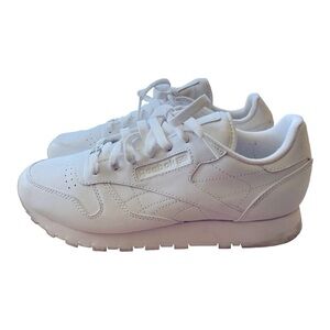 Reebok CLASSIC LEATHER ICE SHOES
ICONIC LEATHER SHOES BUILT TO LAST size 8.5